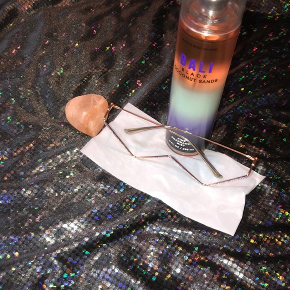 V-shaped Diamond Glasses NWOT - Picture 3 of 13